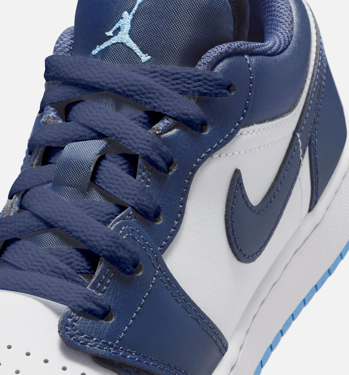 Air Jordan 1 Low – Grade School Lifestyle Shoe (Midnight Navy/University Blue/White)