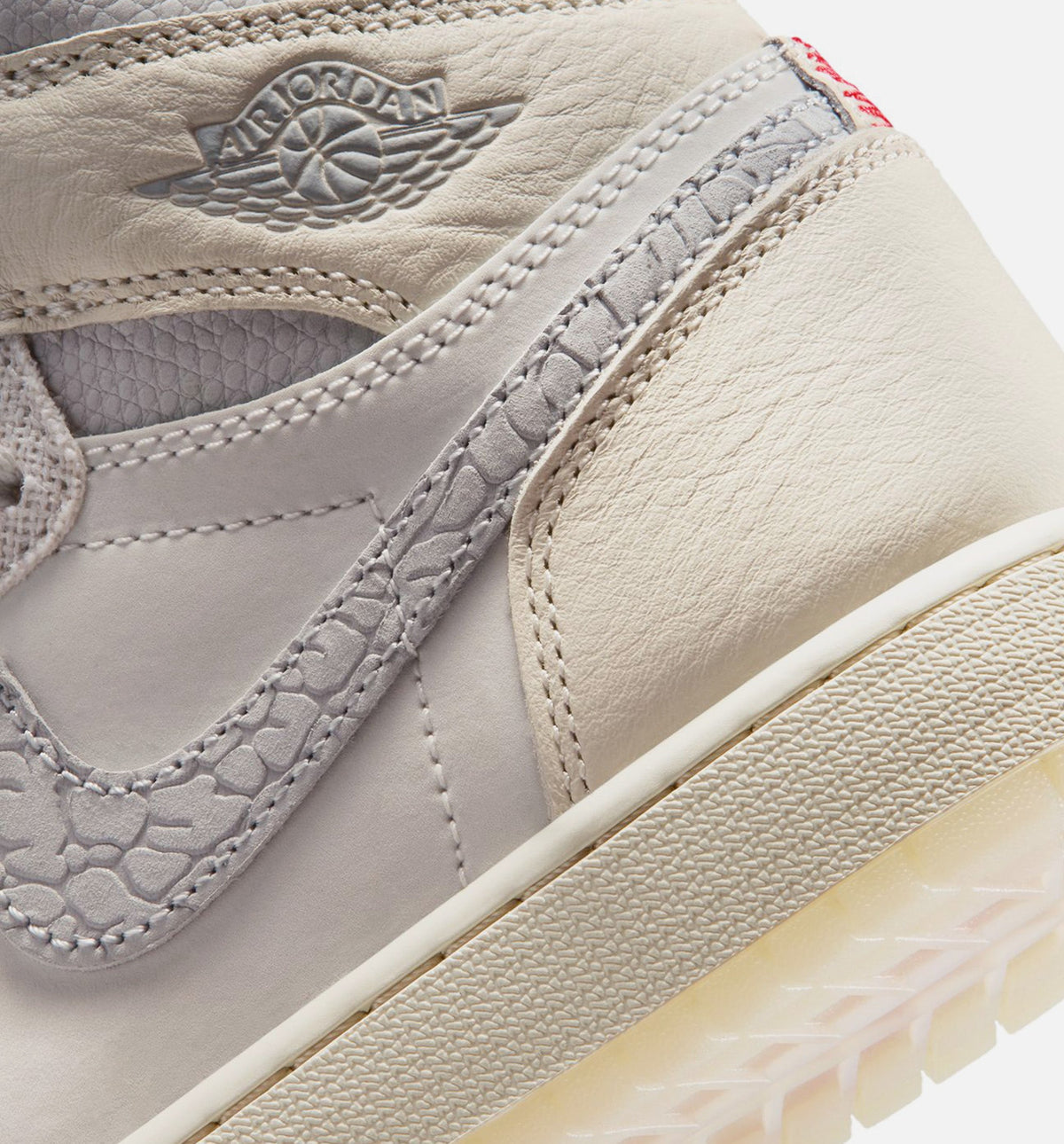 Air Jordan 1 Retro High OG Sail – Grade School Lifestyle Shoe (Sail/University Red/Pale Ivory/Coconut Milk/Phantom)