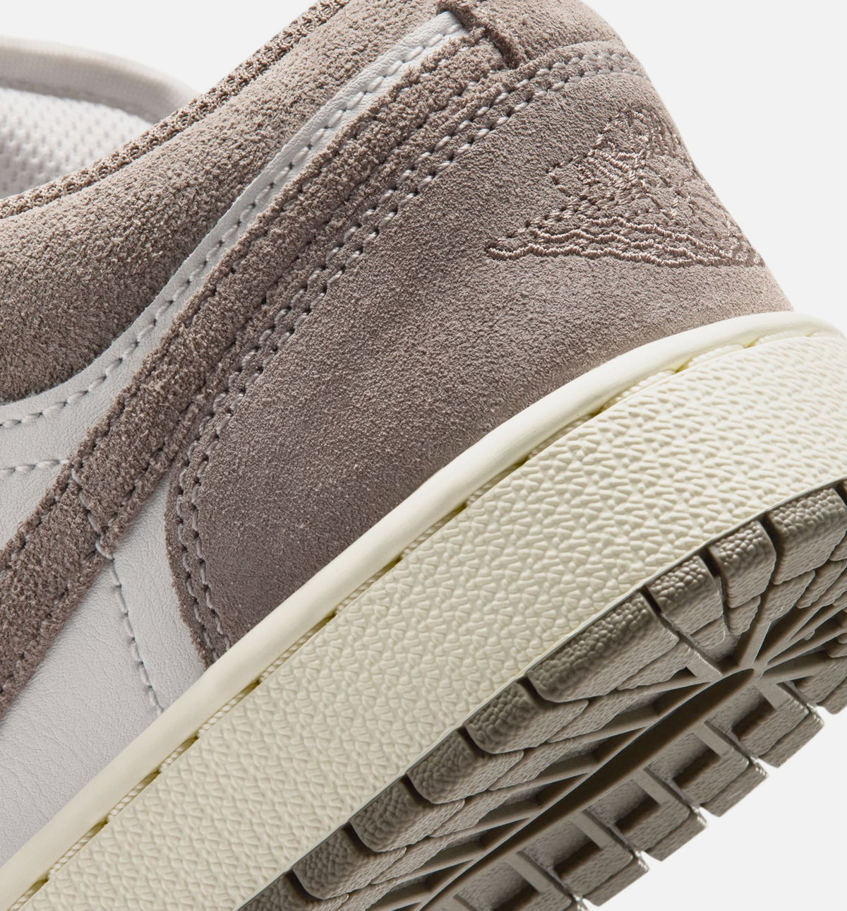 Air Jordan 1 Low – Grade School Lifestyle Shoe (Olive Grey/Enigma Stone/Summit White)