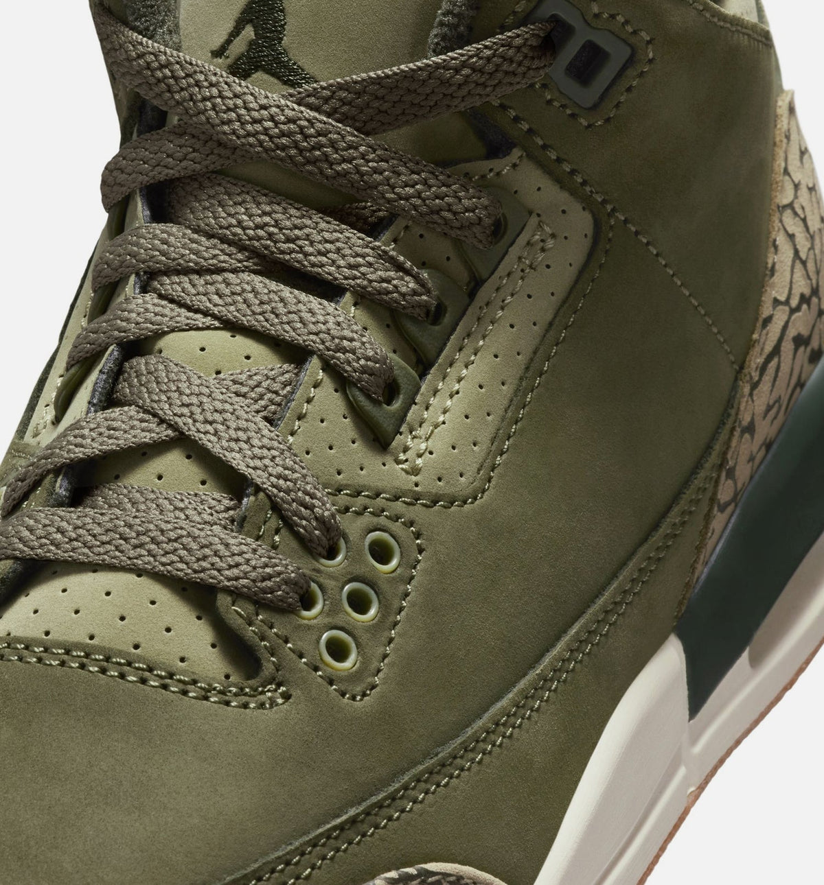 Air Jordan 3 Retro Medium Olive – Grade School Lifestyle Shoe (Medium Olive/Sequoia/Neutral Olive/Sail)