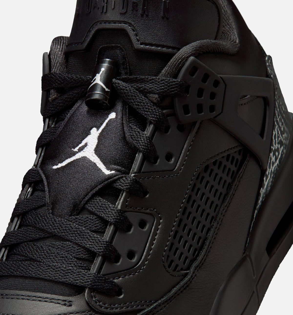 Spizike Low – Men’s Basketball Shoe (Black/Black/Metallic Silver)