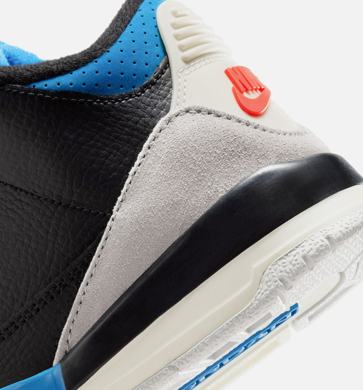Air Jordan 3 Retro OG Rare Air – Preschool Lifestyle Shoe (Black/Chile Red/Neutral Grey)