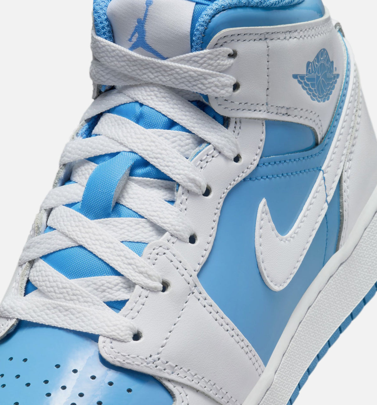 Air Jordan 1 Mid Legend Blue – Grade School Lifestyle Shoe (White/Legend Blue)