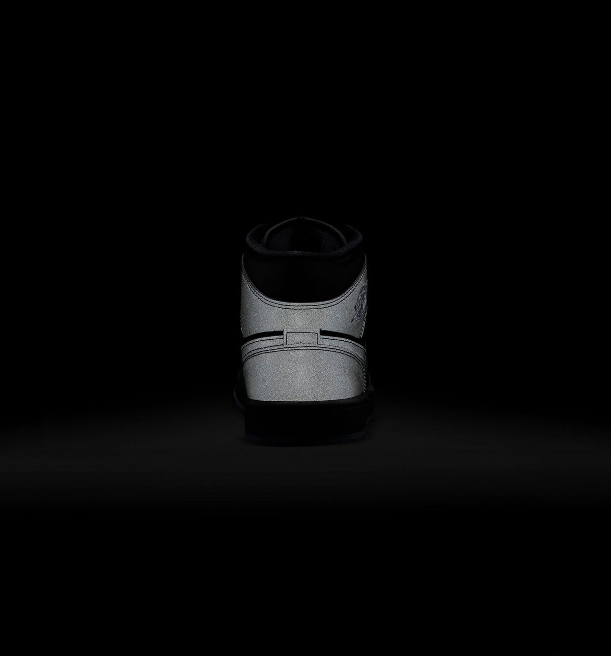 Air Jordan 1 Mid SE – Men’s Lifestyle Shoe (Black/Grey)