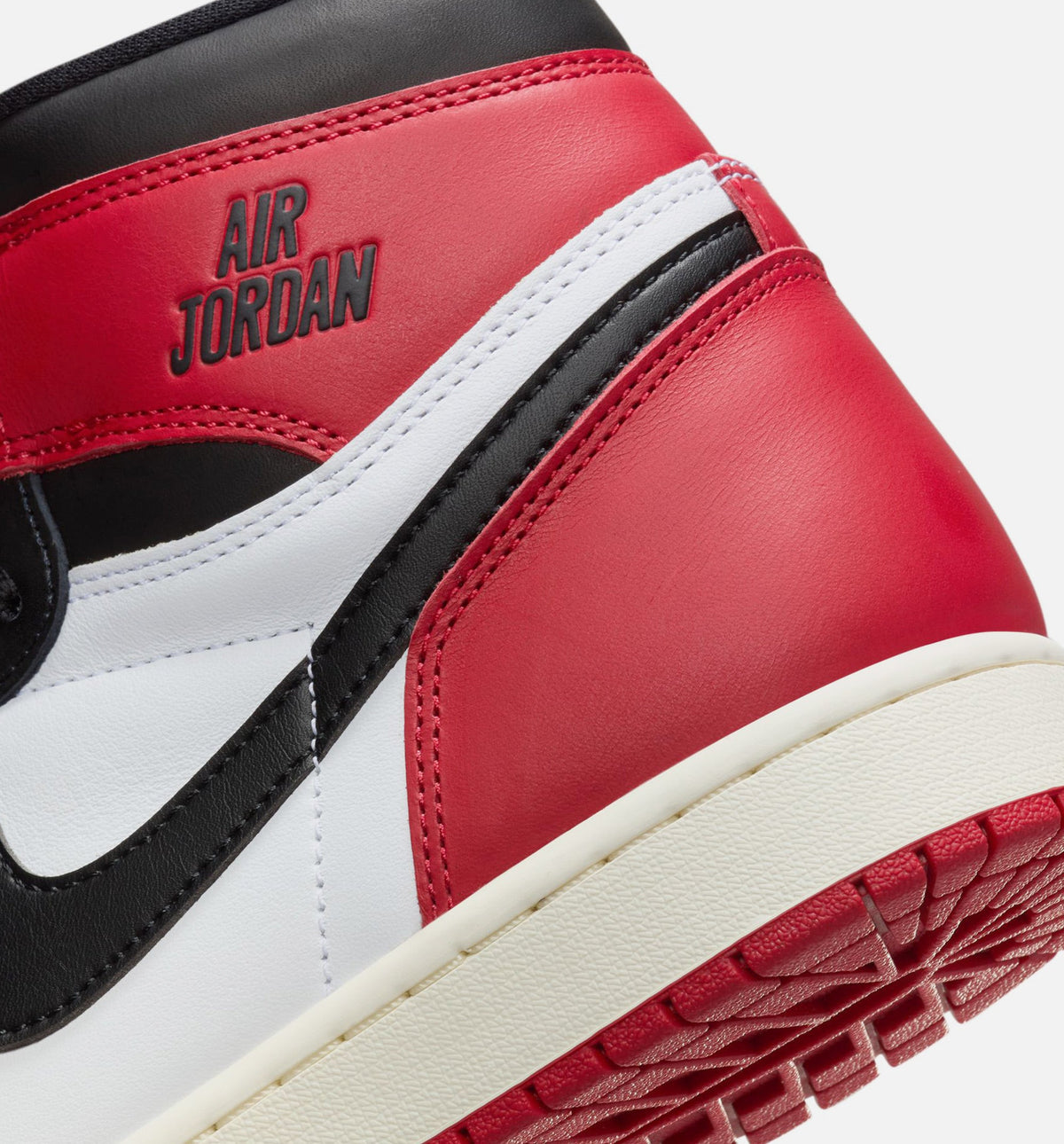 Air Jordan 1 Retro High OG Black Toe – Men’s Lifestyle Shoe (White/Black/Varsity Red/Sail)