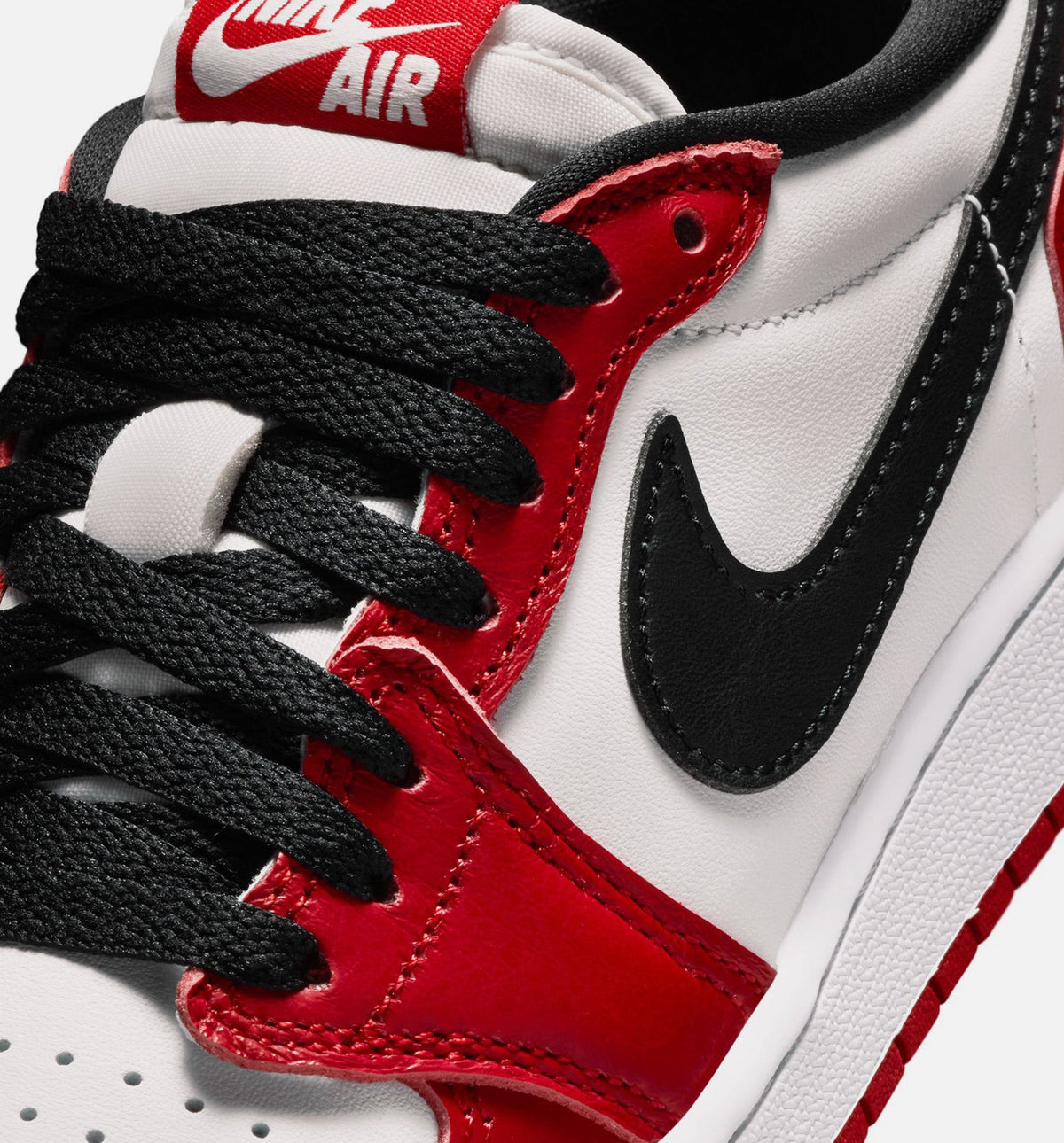Air Jordan 1 Retro Low OG Chicago – Grade School Lifestyle Shoe (Varsity Red/Black/Summit White)