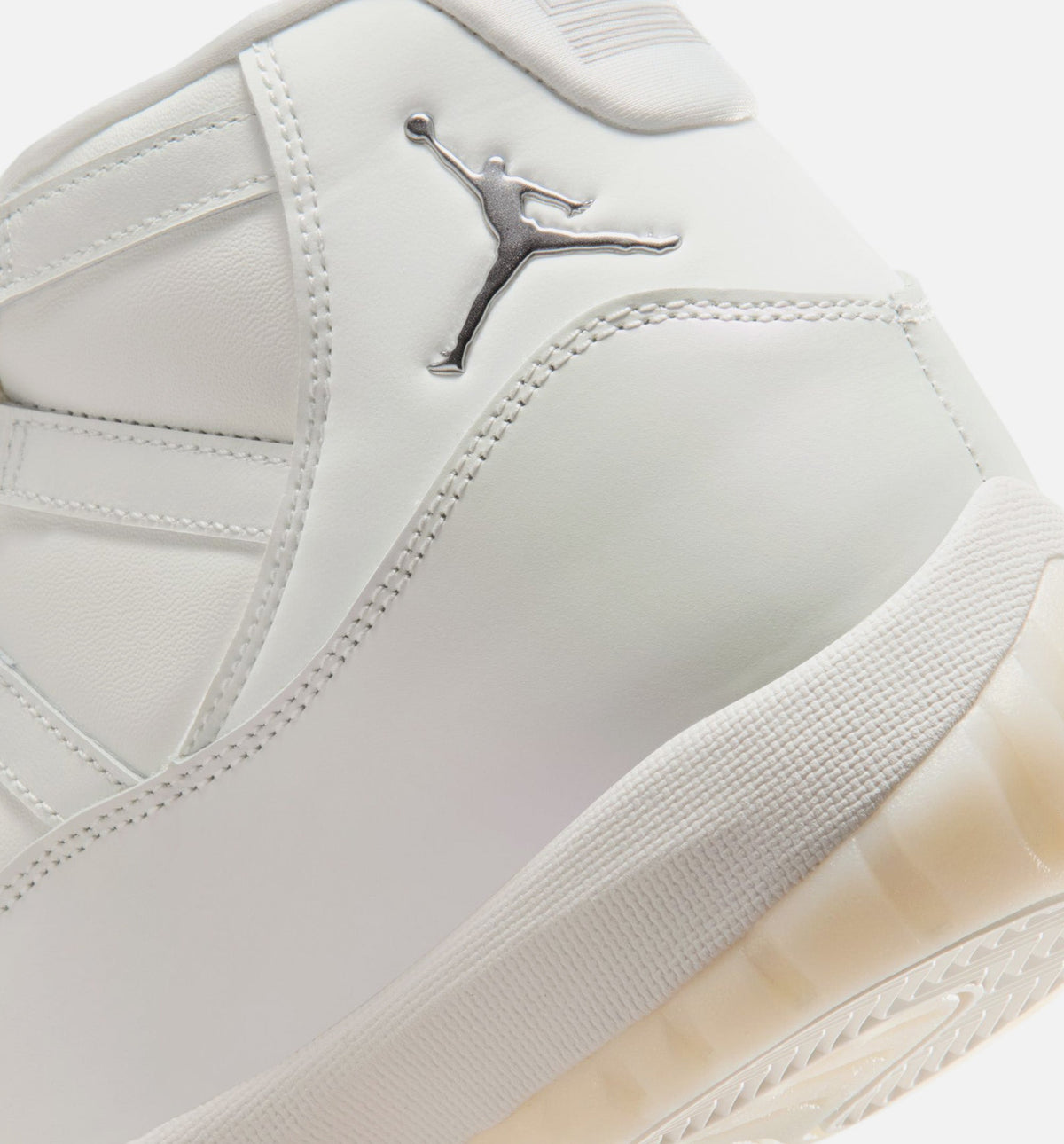 Air Jordan 11 Retro Pearl – Women’s Lifestyle Shoe (Sail/Pearl Grey/White/Metallic Silver)