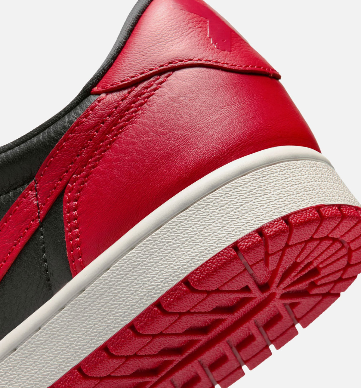 Air Jordan 1 Retro Low OG Banned – Men’s Lifestyle Shoe (Black/Varsity Red/Summit White)