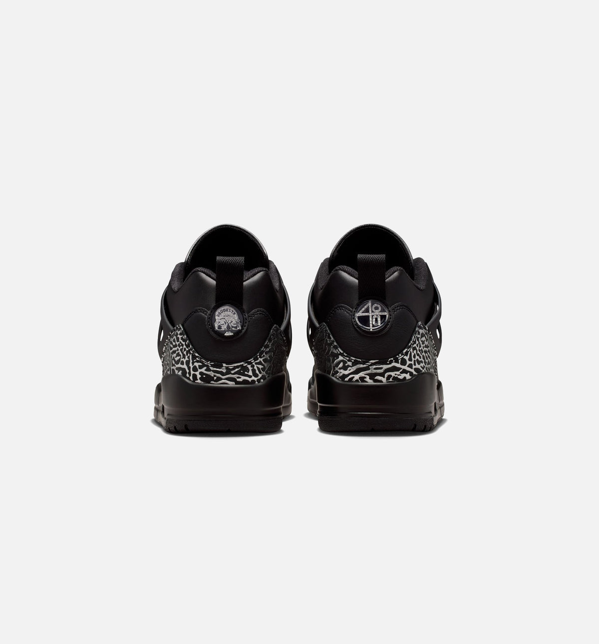 Spizike Low – Men’s Basketball Shoe (Black/Black/Metallic Silver)