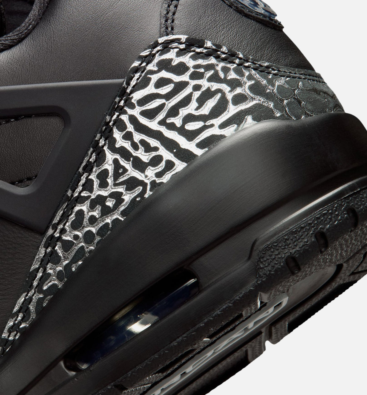 Spizike Low – Men’s Basketball Shoe (Black/Black/Metallic Silver)