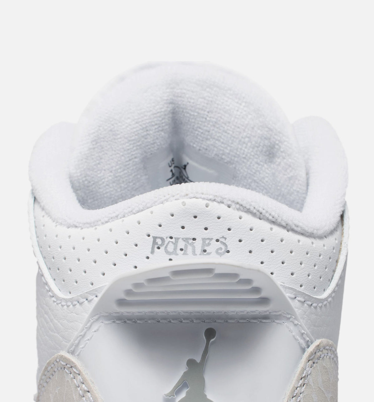 Air Jordan 3 Retro White and Silver – Preschool Lifestyle Shoe (White/Metallic Silver)