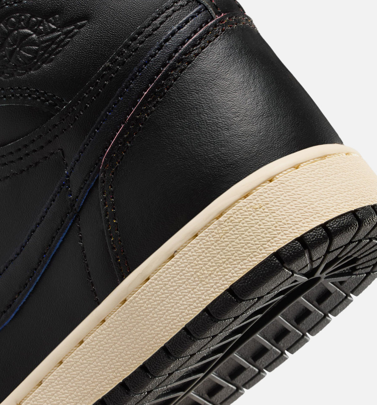 Air Jordan 1 Retro High OG Black and Muslin – Grade School Lifestyle Shoe (Black/Muslin)