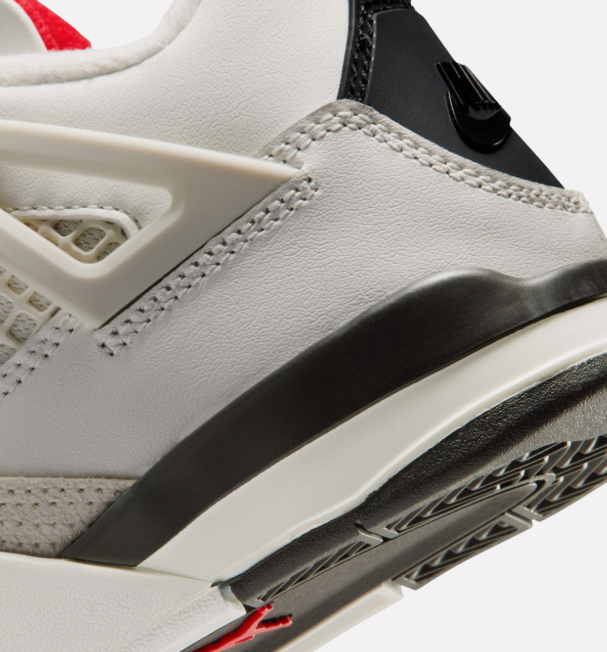 Air Jordan 4 Retro Flight Club – Preschool Lifestyle Shoe (Sail/Black/University Red)