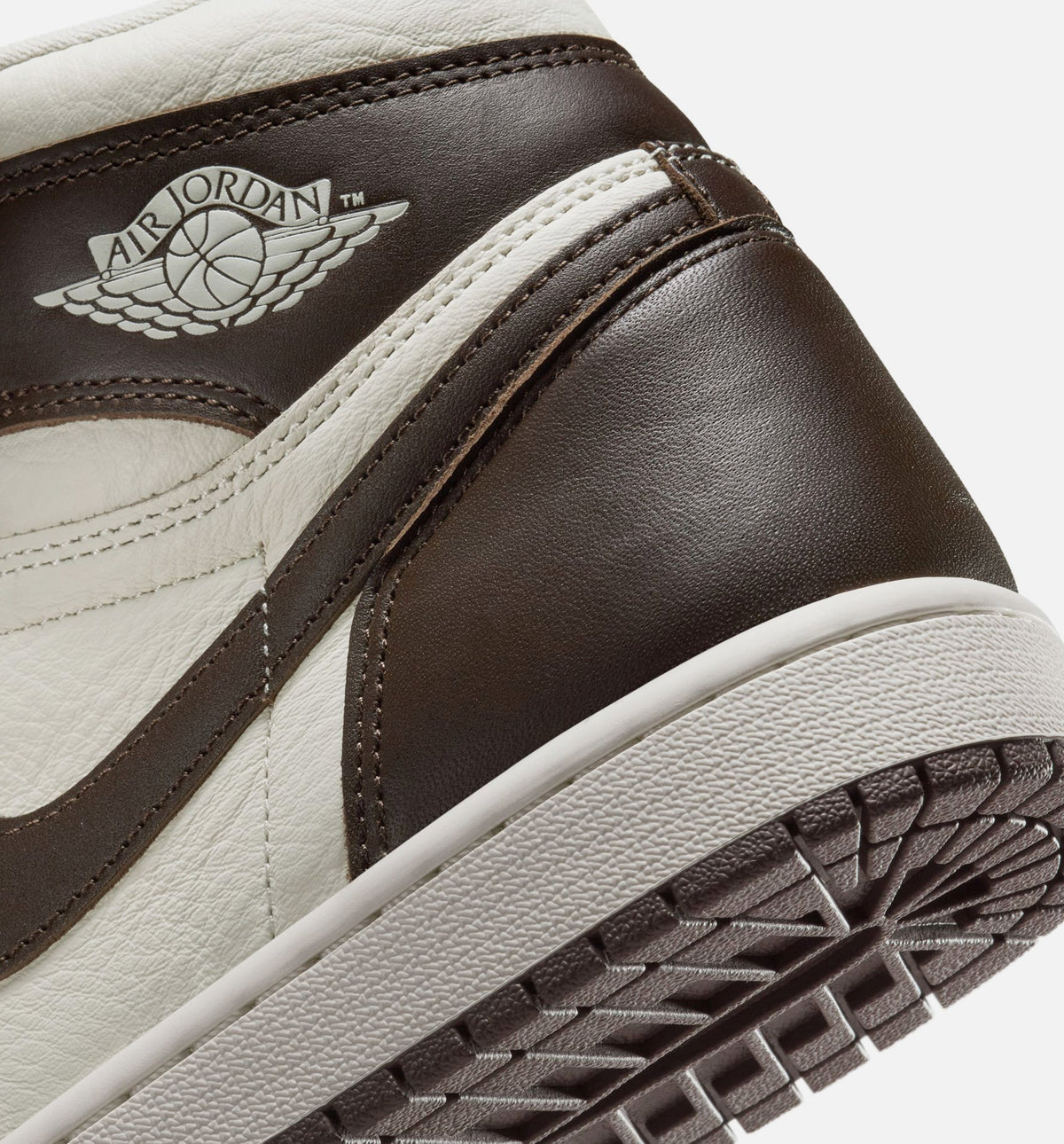 Air Jordan 1 Retro High OG Baroque Brown – Women’s Lifestyle Shoe (Baroque Brown/Light Madder Root/Sail)