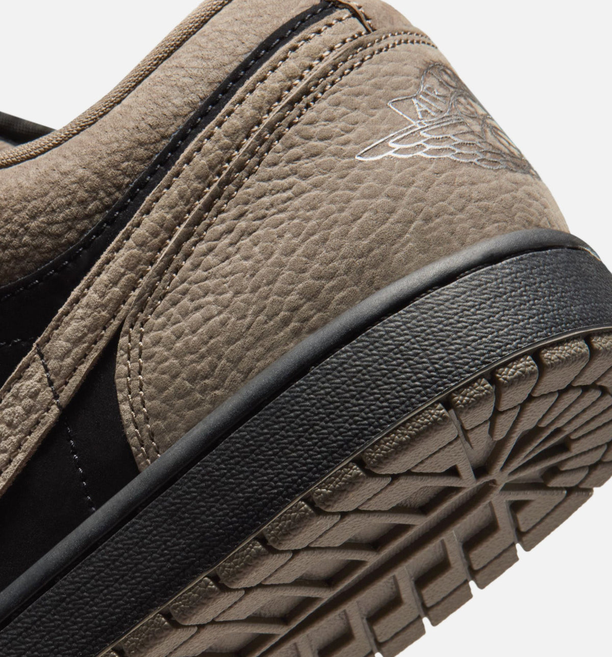 Air Jordan 1 Low SE – Men’s Lifestyle Shoe (Black/Olive Grey/Light Wild Mango)