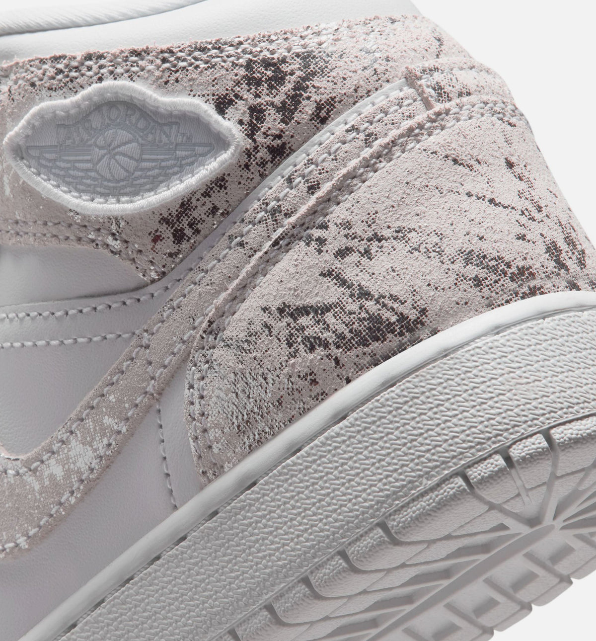 Air Jordan 1 Mid SE – Grade School Lifestyle Shoe (White/Field Silver)