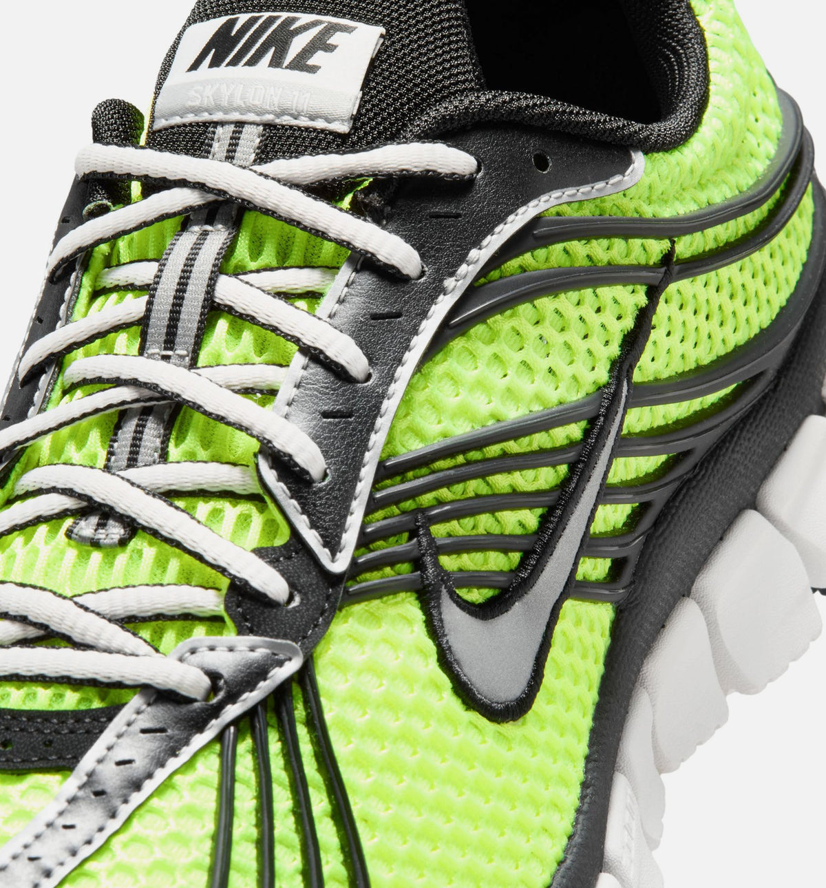 Zoom Skylon 11 – Men’s Running Shoe (Volt/Metallic Silver/Black/Light Smoke Grey)