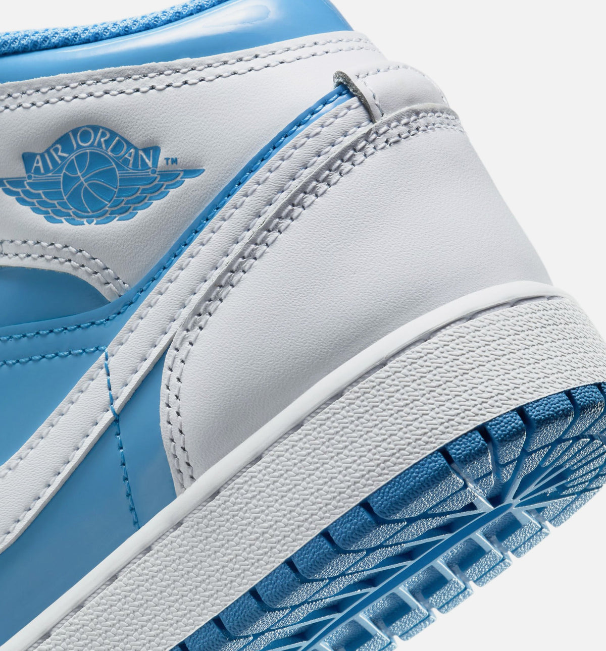 Air Jordan 1 Mid Legend Blue – Grade School Lifestyle Shoe (White/Legend Blue)